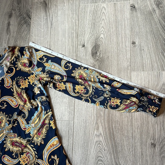 Stylish Paisley Long sleeves Blouse with Smocked   push up cuffs - Picture 7 of 8